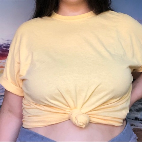 💡Yellow Tee💡 - Picture 2 of 6